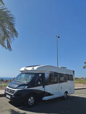 Kamper Costa Rental - widok z zewnątrz